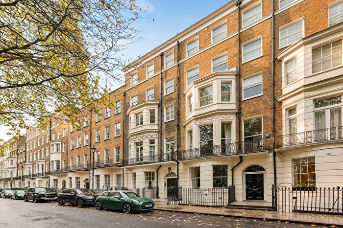 1 Bedroom Flat For Sale In Montagu Square, Marylebone, London, W1H