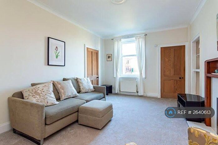 2 Bedroom Flat To Rent In Willowbrae, Edinburgh, EH8