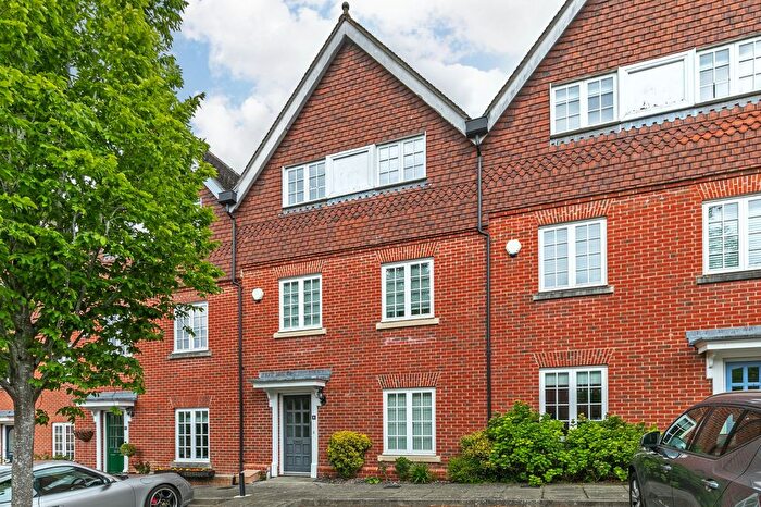 4 Bedroom Property To Rent In Wychwood Place, Winchester, SO22