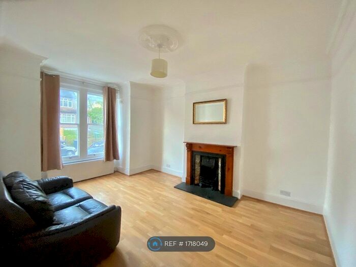 1 Bedroom Flat To Rent In Knollys Road, London, SW16