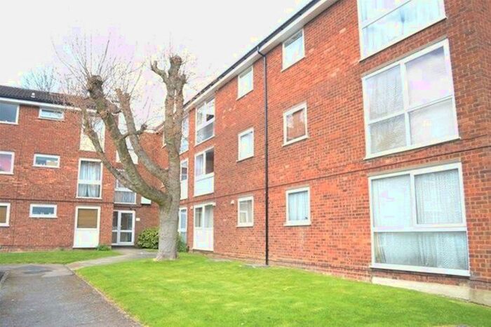 2 Bedroom Flat To Rent In Chenies Court, Woodhall Farm, Hemel Hempstead, HP2