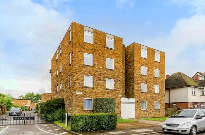 2 Bedroom Flat To Rent In Acacia Grove, New Malden, KT3
