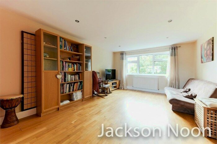 2 Bedroom Flat To Rent In Teddington Close, Epsom, Epsom, KT19
