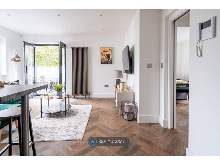 1 Bedroom Flat To Rent In Station Lane, Hornchurch, RM12