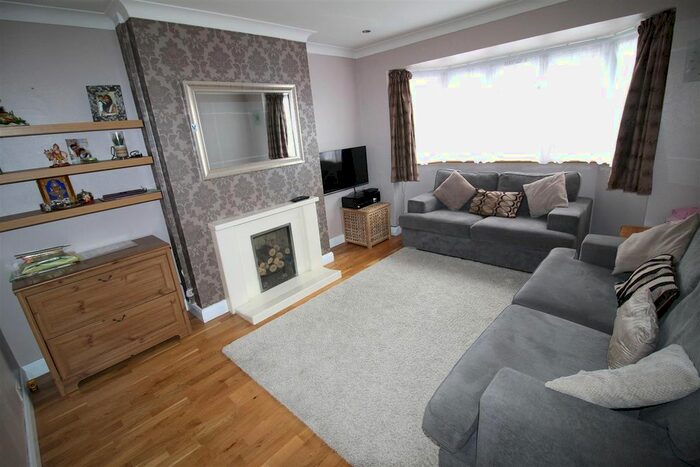2 Bedroom Flat To Rent In Weldon Close, Ruislip HA4