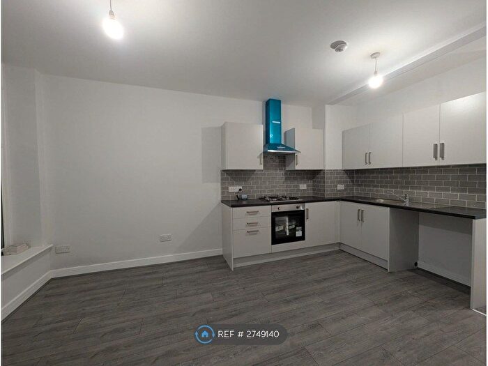 2 Bedroom Flat To Rent In Littleton Road, Salford, M7