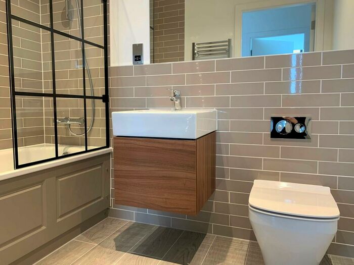 2 Bedroom Apartment To Rent In Priory House, B5