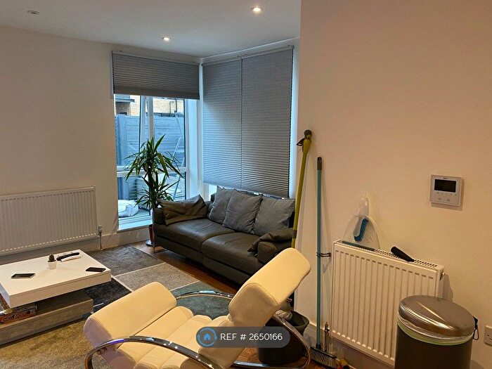 3 Bedroom Flat To Rent In Cameron Court, London, E12