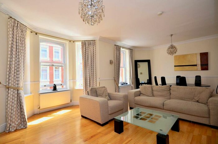 3 Bedroom Flat To Rent In Eastcastle Street, Fitzrovia, London, W1T