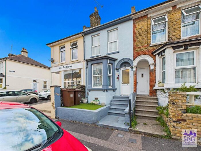 3 Bedroom Terraced House For Sale In Gordon Road, Strood, ME2