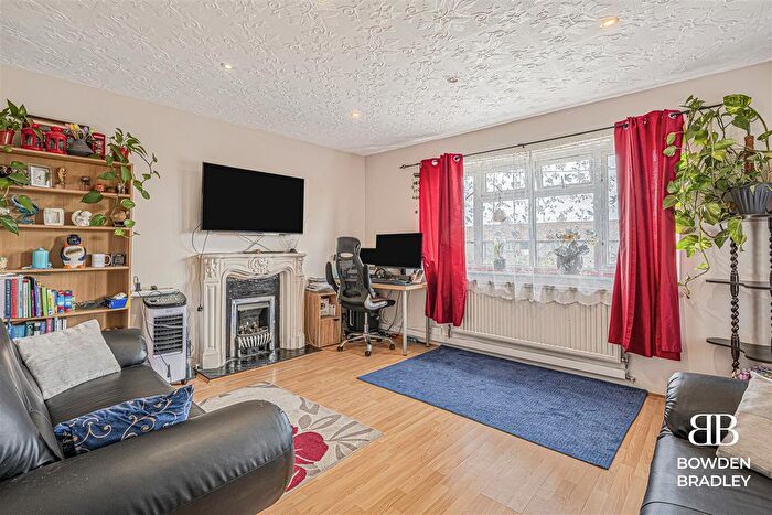 2 Bedroom Flat For Sale In Arneways Avenue, Chadwell Heath, RM6