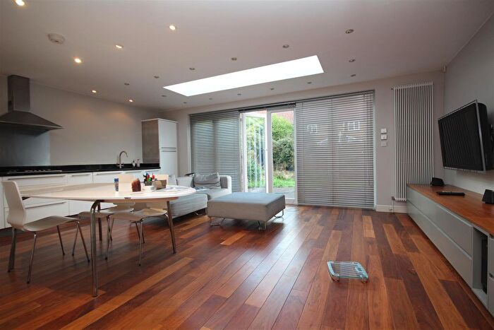 4 Bedroom Semi-Detached House To Rent In Tamarisk Square, Shepherds Bush, W12