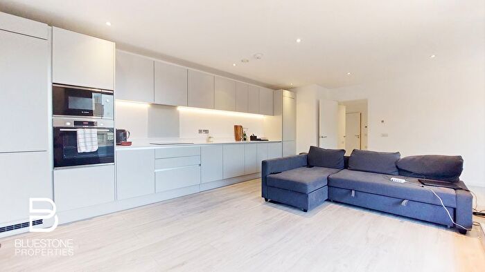 2 Bedroom Flat To Rent In Calum Court, Purley, CR8