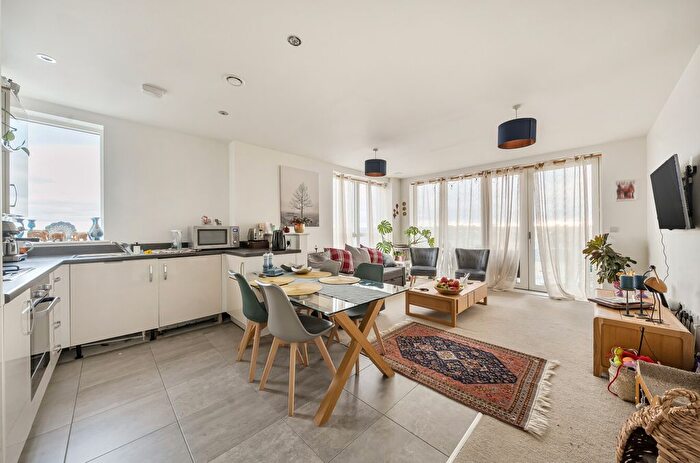 2 Bedroom Flat For Sale In Hampden Road, Kingston-Upon-Thames, London, KT1