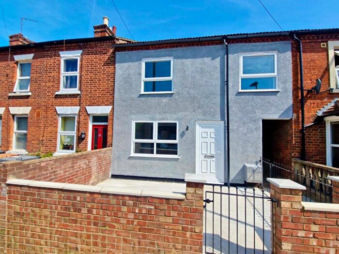 3 Bedroom Terraced House For Sale In Muswell Road, Bedford, MK42