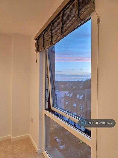 2 Bedroom Flat To Rent In Henry House, Bromley, BR1