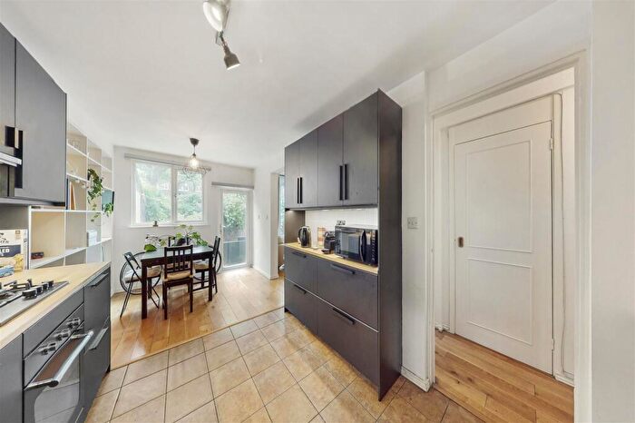 2 Bedroom Apartment To Rent In Chilton Street, Shoreditch, E2