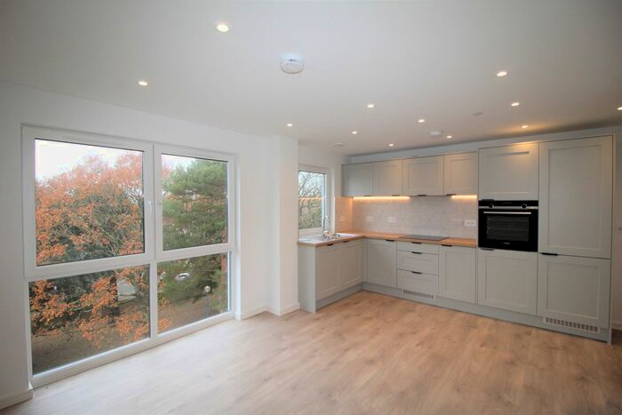 2 Bedroom Flat To Rent In Park Road, Parkstone, Poole BH15