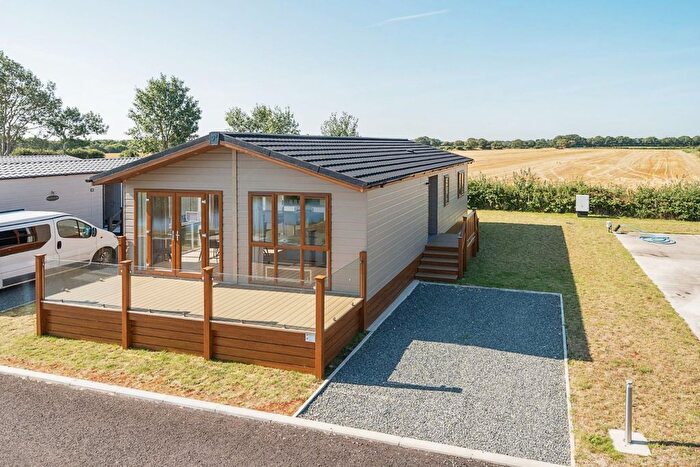 2 Bedroom Mobile/park Home For Sale In Eagle Road, Spalford, Newark, NG23
