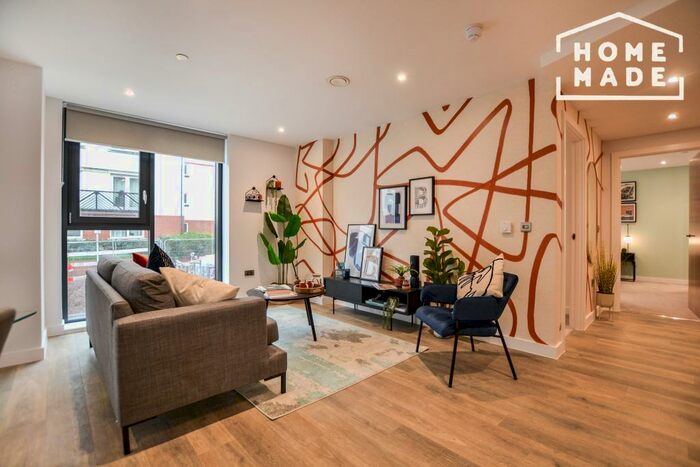 2 Bedroom Apartment To Rent In Castle Park View, Tower Hill, Bristol, BS2