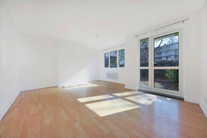 4 Bedroom Ground Maisonette To Rent In Shaftesbury Court, Shaftesbury Street, Hoxton, London, N1