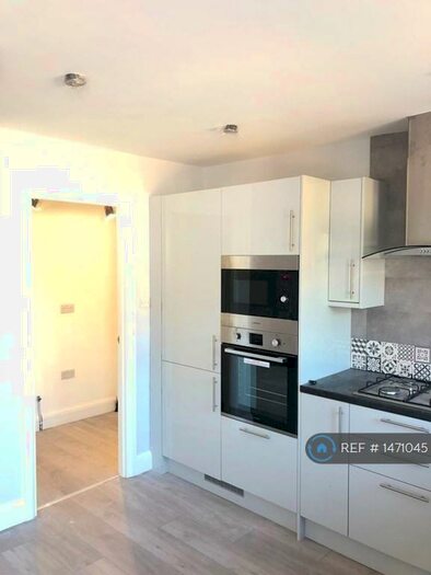 4 Bedroom Semi-Detached House To Rent In Taunton Way, Stanmore, HA7