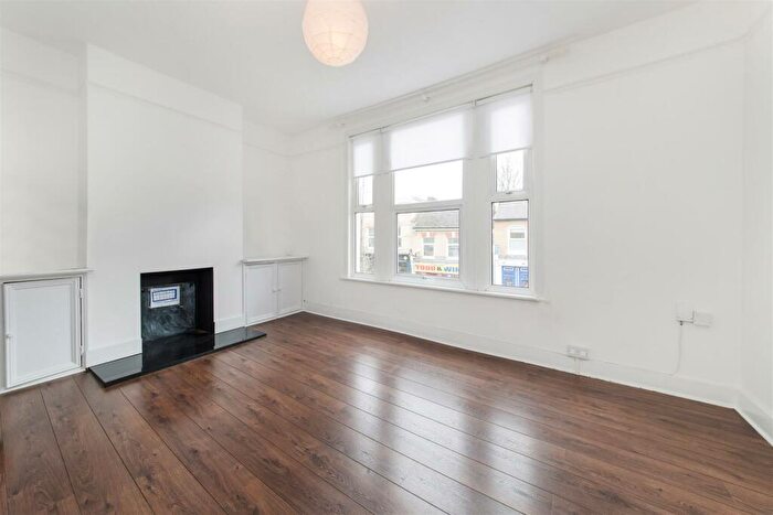 2 Bedroom Flat To Rent In Bellenden Road, Peckham, SE15