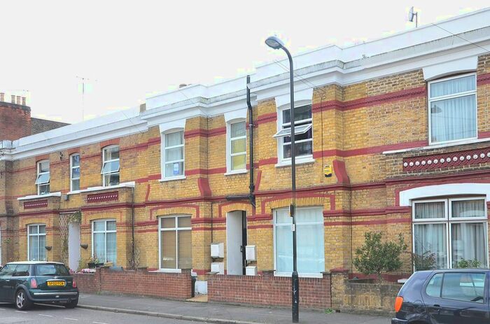 1 Bedroom Flat To Rent In Vale Grove, Acton, London, W3