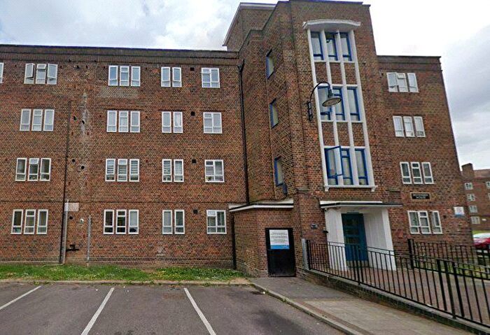 2 Bedroom Flat For Sale In Kingswood Estate, London, SE21