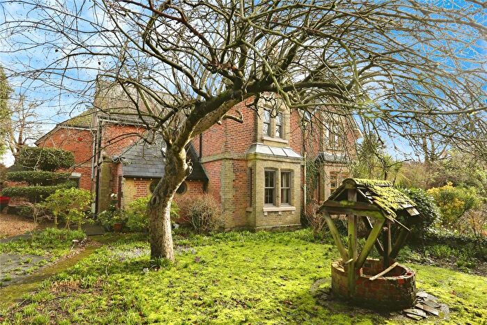 4 Bedroom Semi Detached House For Sale In Mansbridge Road, Southampton, Hampshire, SO18