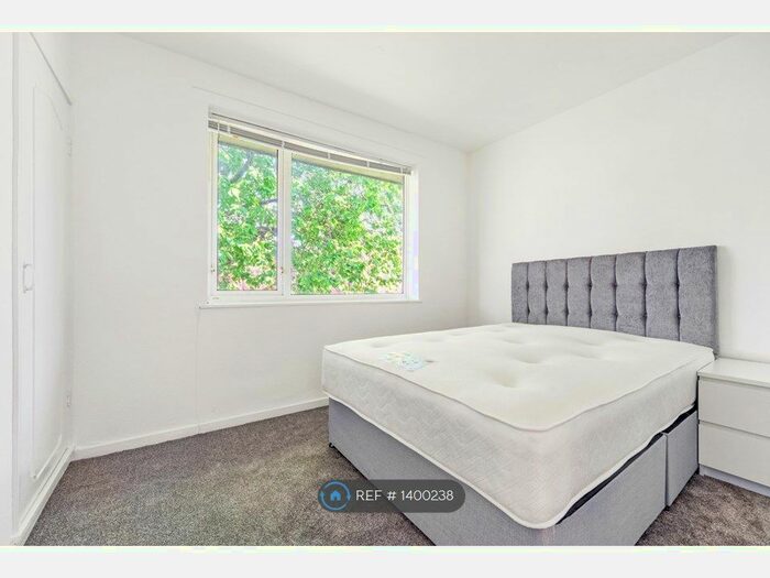1 Bedroom Flat To Rent In Queenshill Road, Leeds, LS17