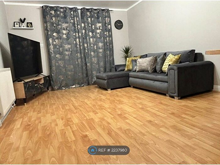 2 Bedroom Flat To Rent In Hollyhedge Heights, Manchester, M22