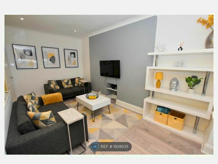 3 Bedroom Flat To Rent In Palm Bay Avenue, Margate, CT9