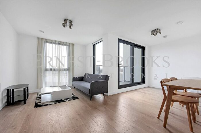 2 Bedroom Flat To Rent In Guild House, Rotherhithe New Road, Bermondsey, SE16