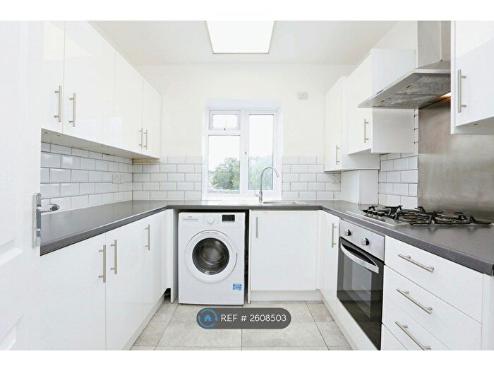 3 Bedroom Flat To Rent In Lydden Court, London, SE9