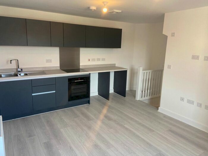 2 Bedroom Town House To Rent In New Bold Street, Nottingham, NG8