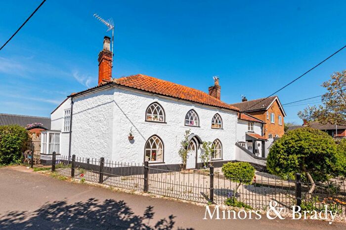 4 Bedroom Detached House For Sale In The Street, Lenwade, NR9