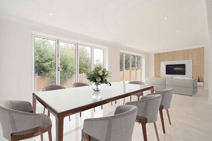 6 Bedroom Detached House To Rent In The Ridings, London, W5