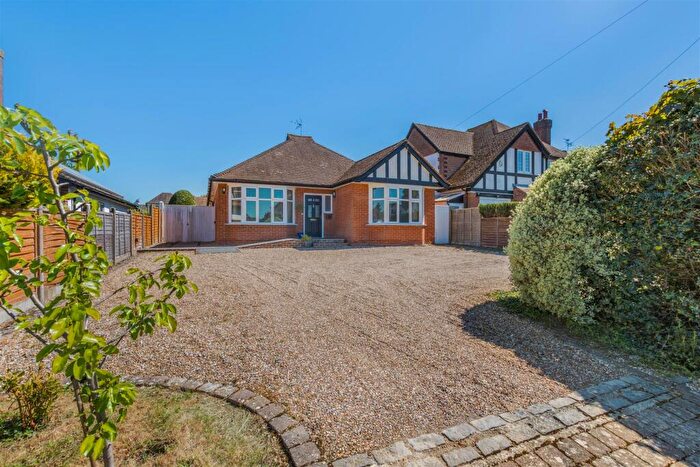 4 Bedroom Bungalow For Sale In Pear Tree Lane, Maidstone, ME15