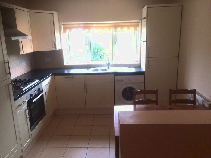 1 Bedroom Flat To Rent In Woodcote Grove Road, Coulsdon, CR5