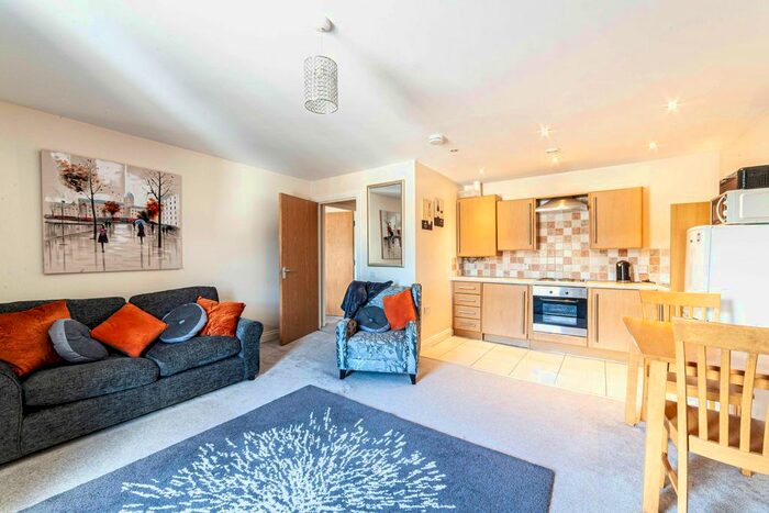 2 Bedroom Flat To Rent In Stamford Heights, Mossley, OL5