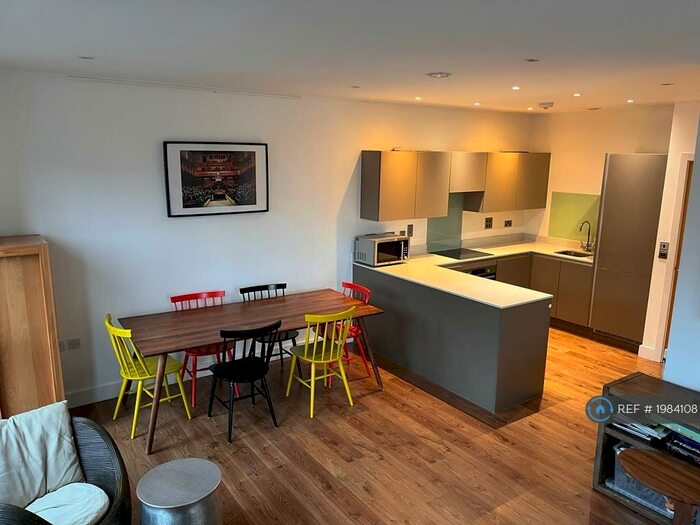 2 Bedroom Flat To Rent In New Village Avenue, London, E14