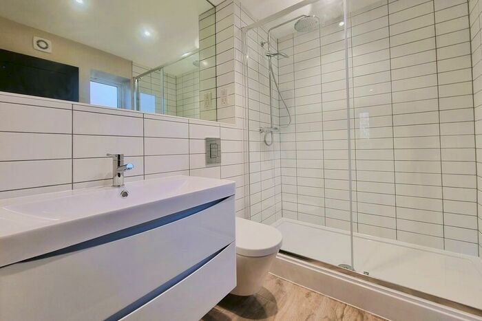 2 Bedroom Apartment For Sale In Waterlooville, Hampshire, PO7