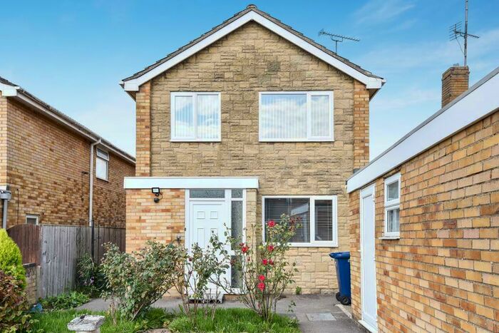 3 Bedroom Link Detached House To Rent In Berry Close, East Oxford, OX4