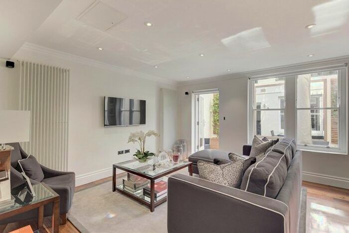 2 Bedroom Flat To Rent In Kensington Gardens Square, Bayswater, London, W2