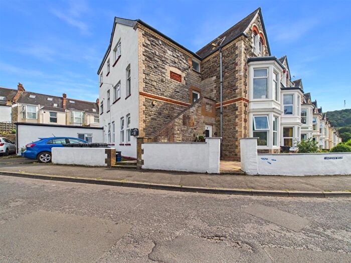 3 Bedroom Flat For Sale In Flat, Langleigh Terrace, EX34