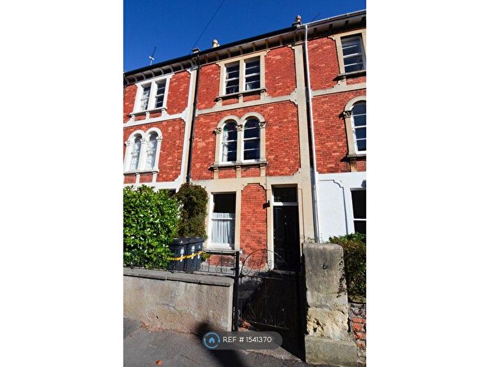 6 Bedroom Terraced House To Rent In Sunningdale, Bristol, BS8