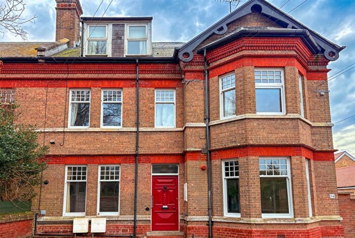 5 Bedroom Semi Detached House For Sale In Prince Of Wales Road, Dorchester, DT1