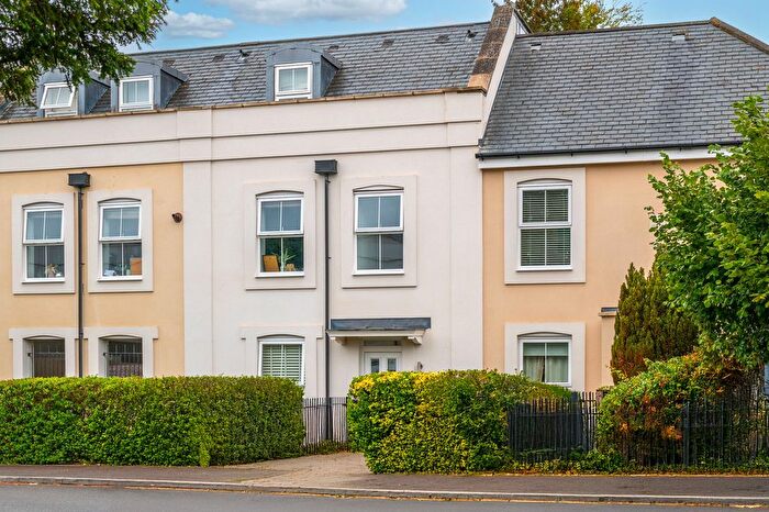 1 Bedroom Flat For Sale In Warren Road, Reigate, RH2