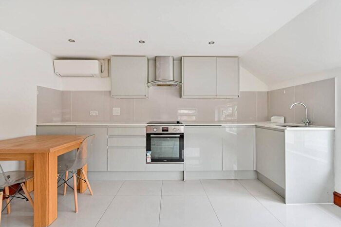 1 Bedroom Flat To Rent In Church Road, New Malden, Worcester Park, KT4